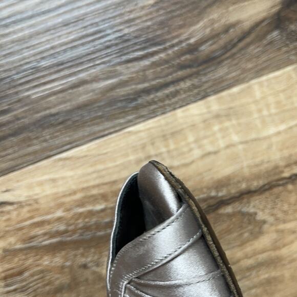 Gucci Satin Runway Bow Heels - Picture 12 of 16